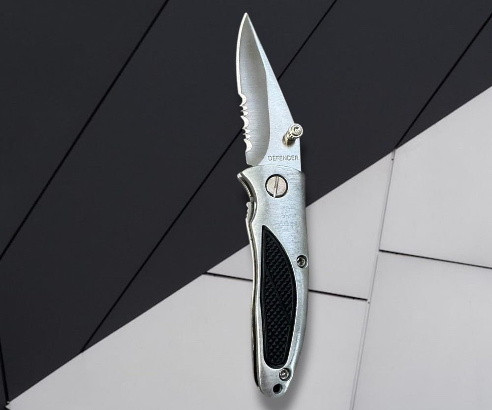 DEFENDER Stainless Steel Liner Lock Pocket Knife
