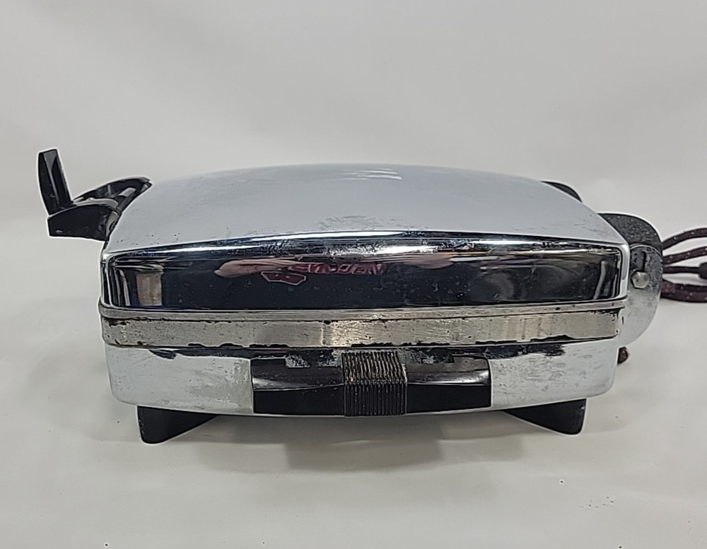 Toastmaster Waffle Iron Maker Model 2D3 Chrome