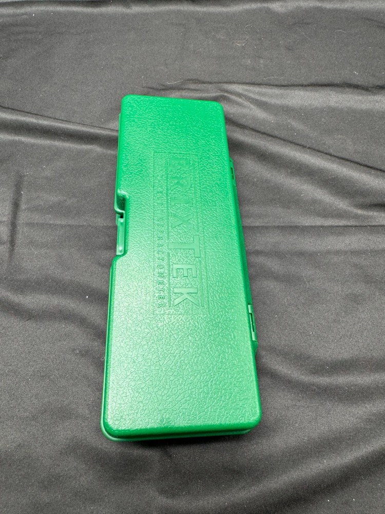 BrixTek Hand-Held 0-32% Refractometer with Automatic Temperature Compensation