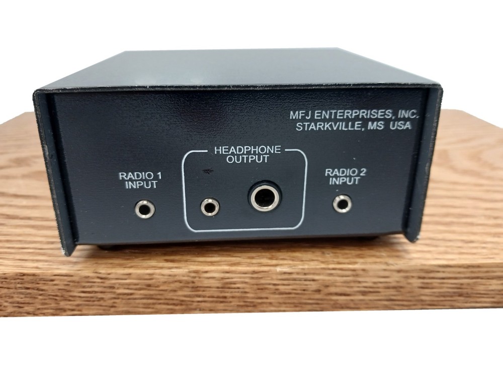 MFJ-640 Specialized 2 Radio Selector/Mixer