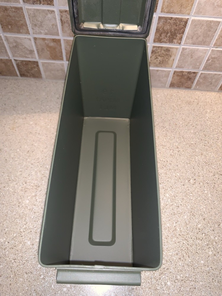 m19A1 19 ammo can. Excellent Condition. Solid Metal, NOT Thin.