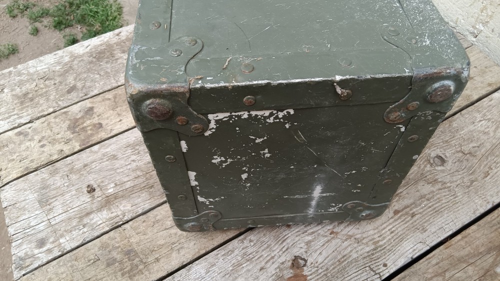 Green sessions military box.