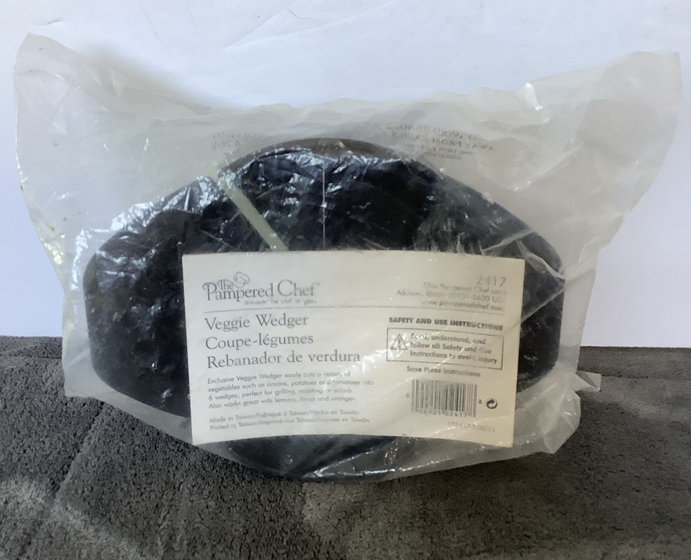 Pampered Chef Veggie Wedger #2417 – New Sealed
