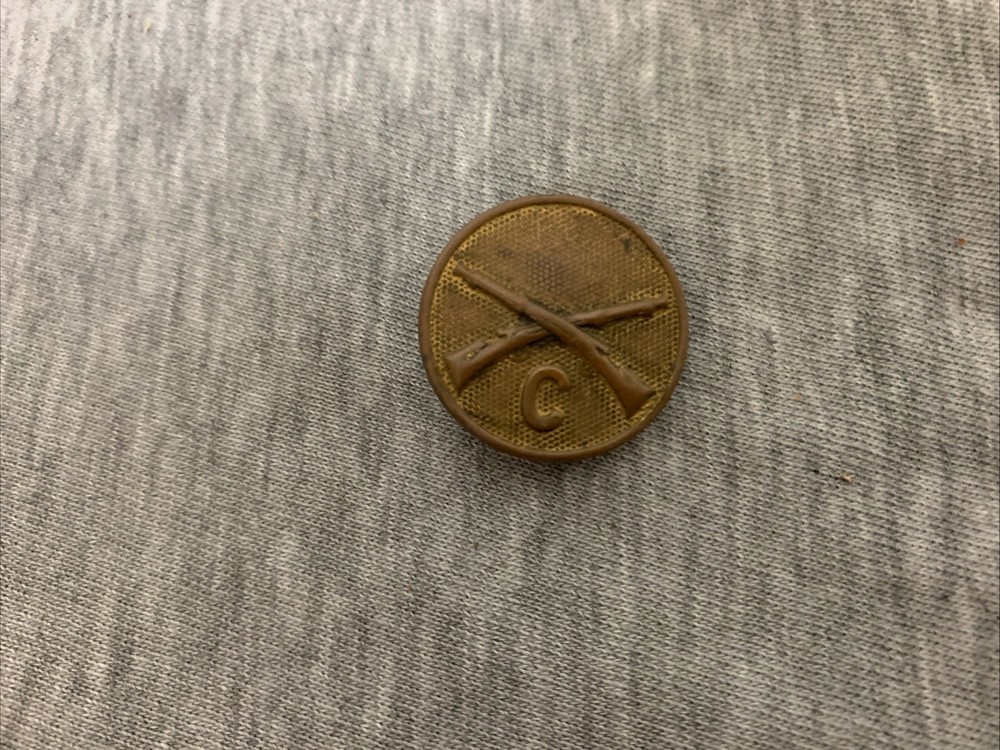 Antique WWI US Army Infantry Company C Collar Disk Button