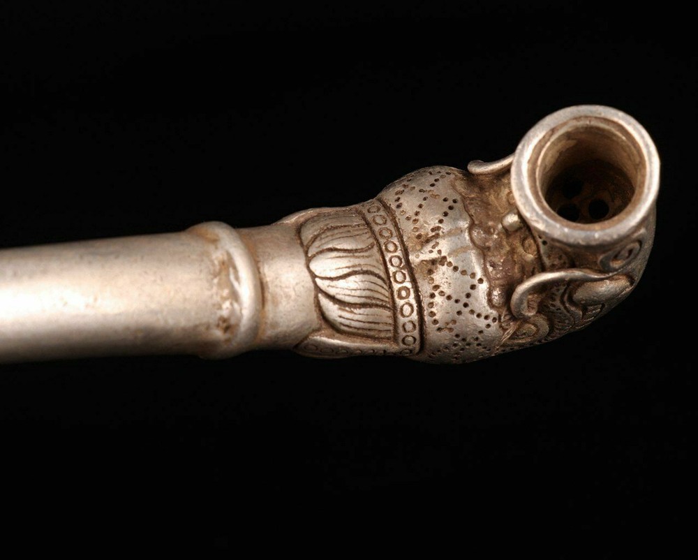 Exquisite Tibet Silver Handwork Carving Dragon Myth Statue Old Smoking Tool