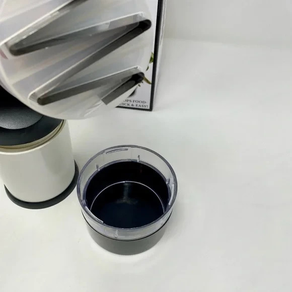 Speed Chopper with Bonus Cheese Grater