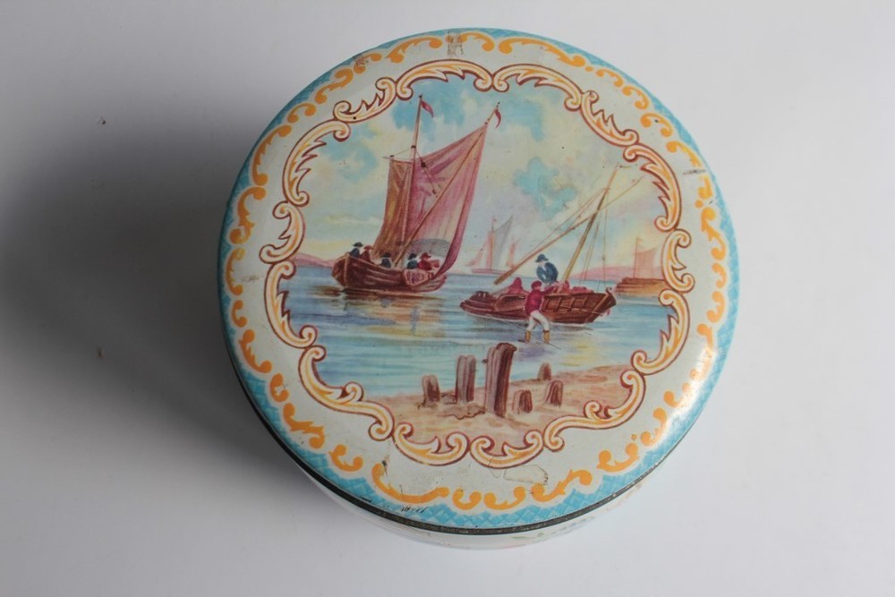 Huntley & Palmers boat-shaped tin biscuit tin (64686)