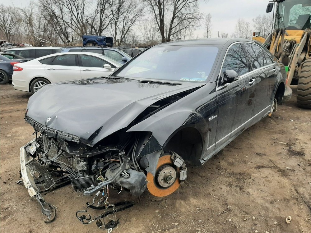 S63       2009 High Mounted Stop Light 940459