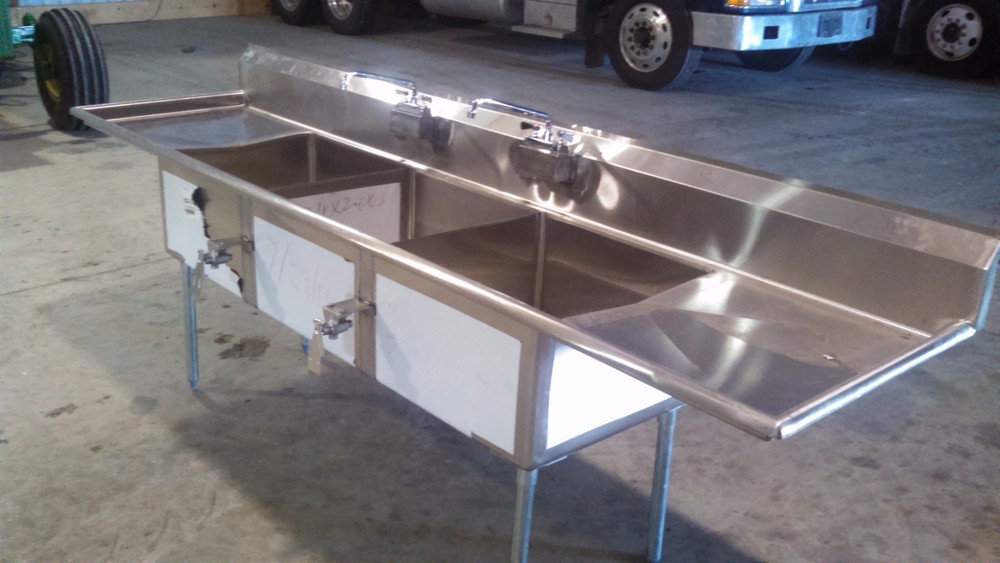Stainless Steel 3 Bay Sinks W/Overhead Rinse