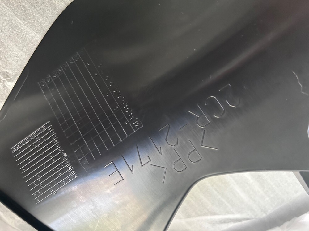 2023 yamaha r1 center seat panel oem