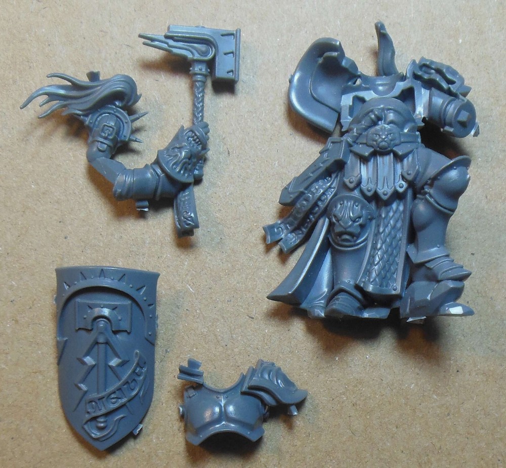Stormcast Eternals - Liberator Prime w Warhammer & Shield (b) 2014 Age of Sigmar