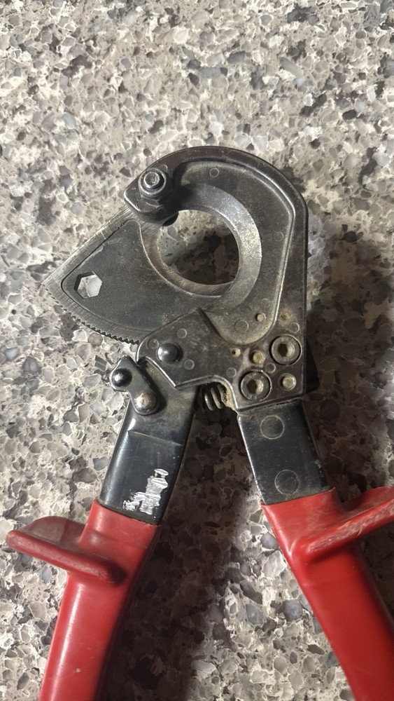 KLEIN TOOLS RATCHETING CABLE CUTTER #63060 - Made In Germany