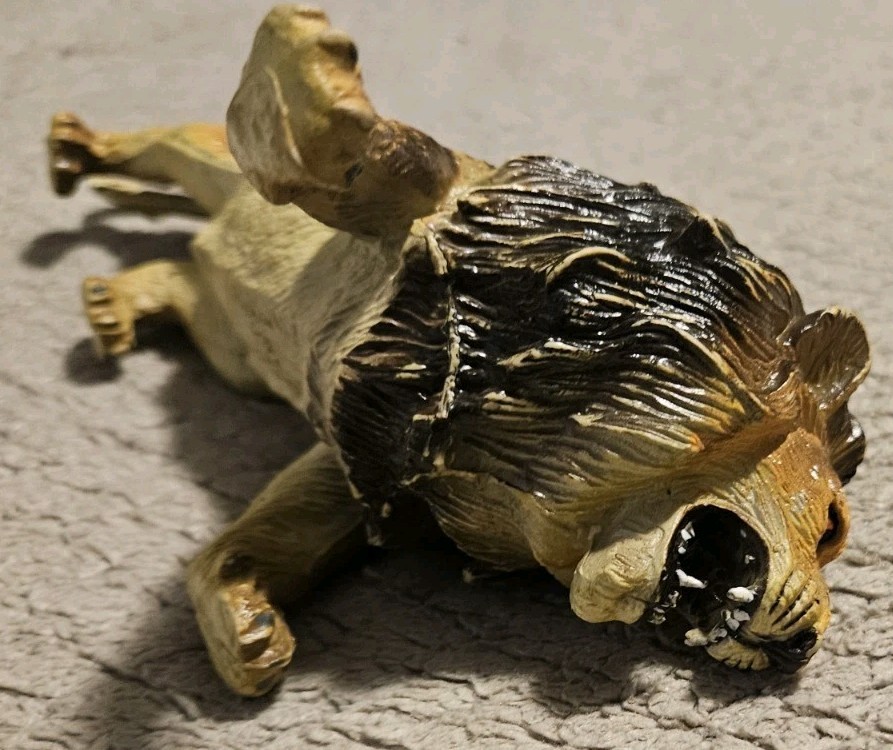 Lion PVC Figure 7 Inches Long