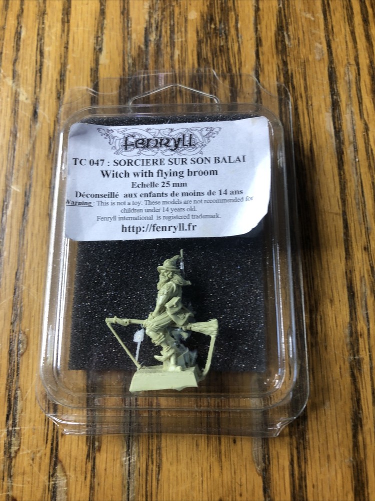 Fenryll Miniature TC 047 Witch With Flying Broom 25mm