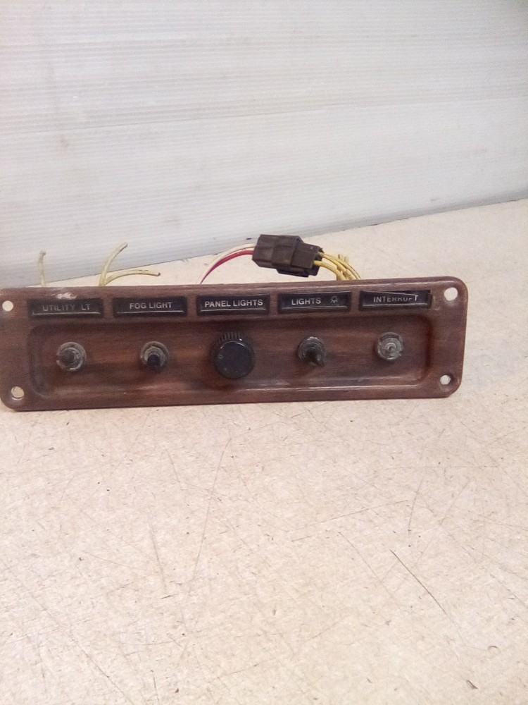 Freightliner FLD 22-25266-004 Dash Switch Panel