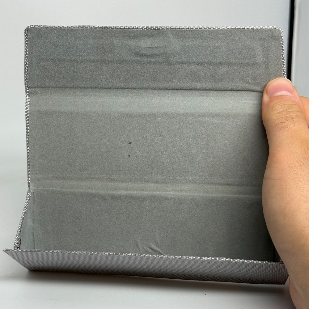 Marchon airlock Case Silver