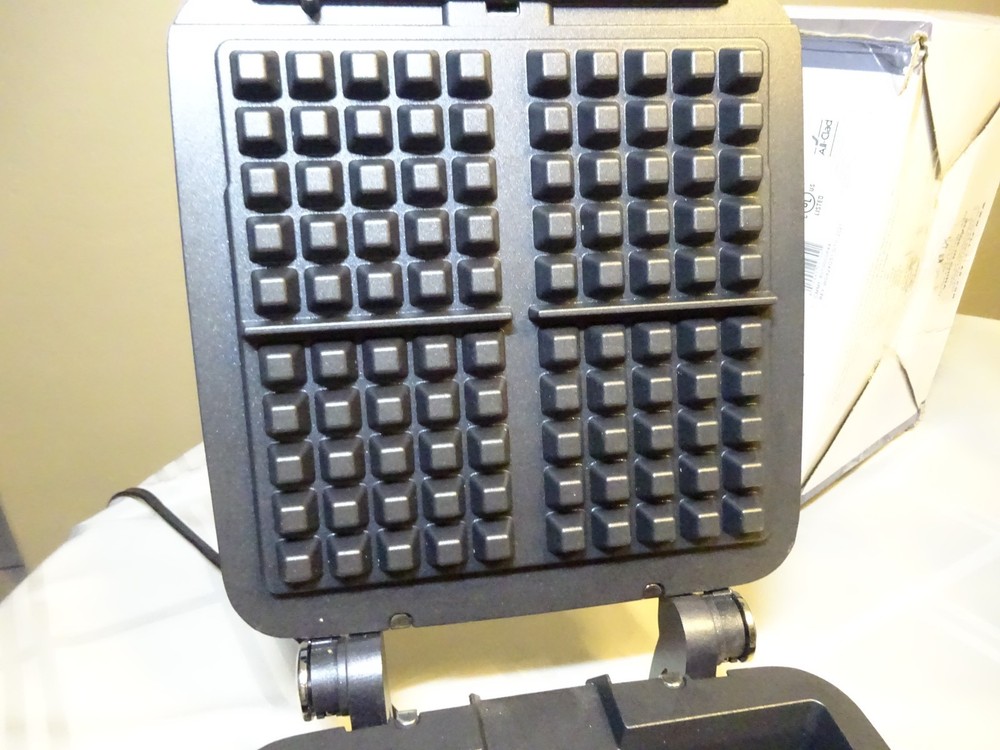 All-Clad 4-Slice Digital Waffle Maker with Removable Plates Model WD824D51