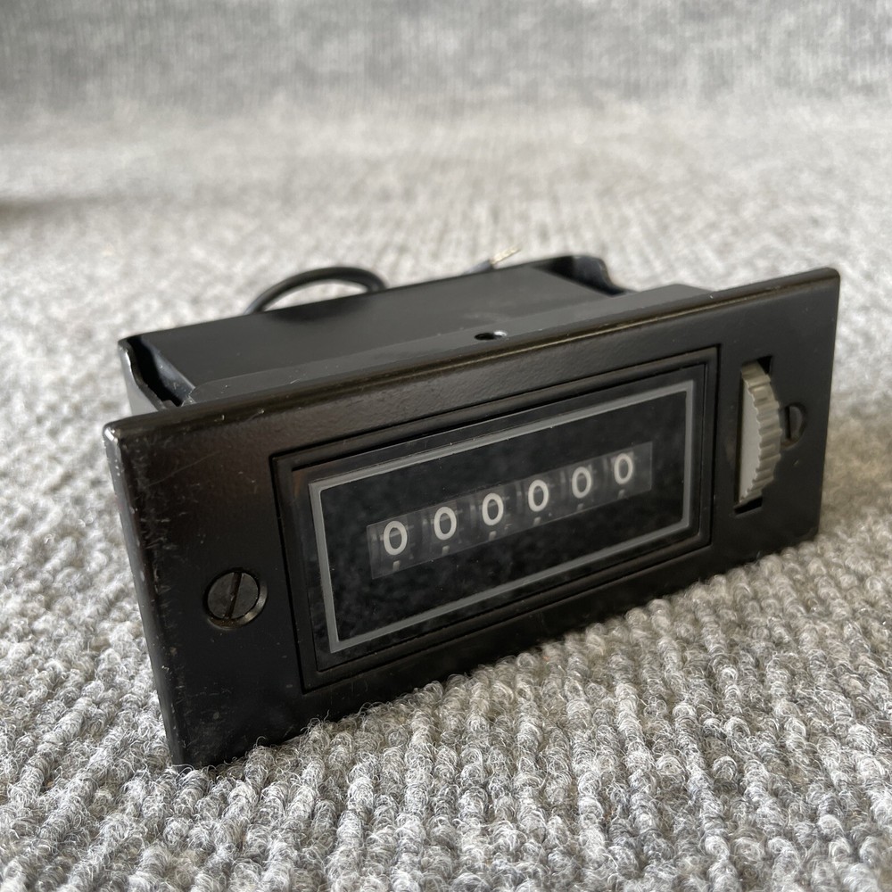 Redington P2-1006 Counter 6 Digit  Panel Mount 115VAC Used