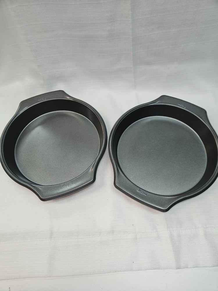 Wilton non-stick round cake pans