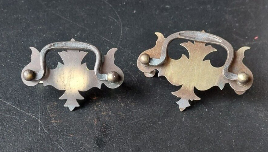 ARCHITECTURAL SALVAGE LOT. METAL PULLS. 2pc.