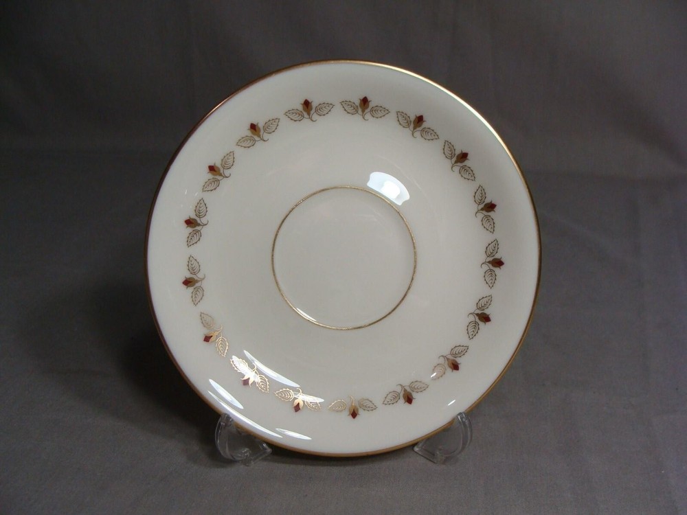1 LENOX 5 Piece Place Setting In The Romance Pattern, USA