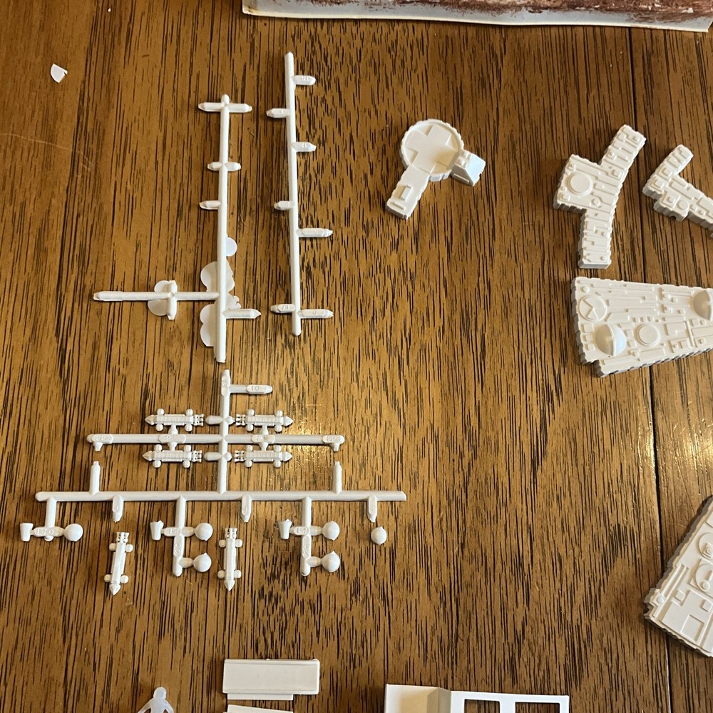 Vintage MPC 1976 Space:1999 Alpha Moon Base STARTED / COMPLETE