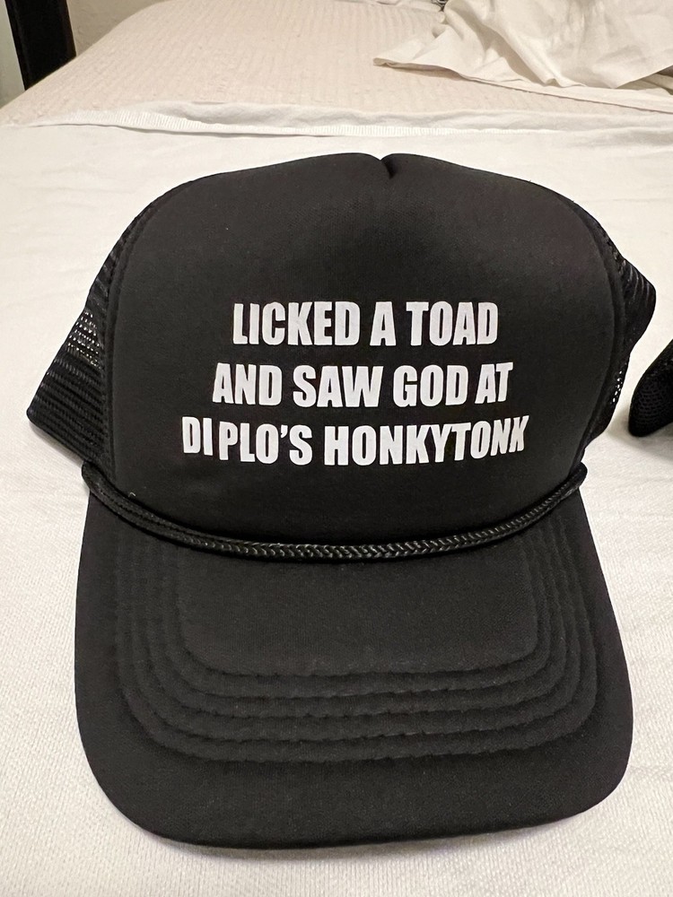 Dipoles Hats