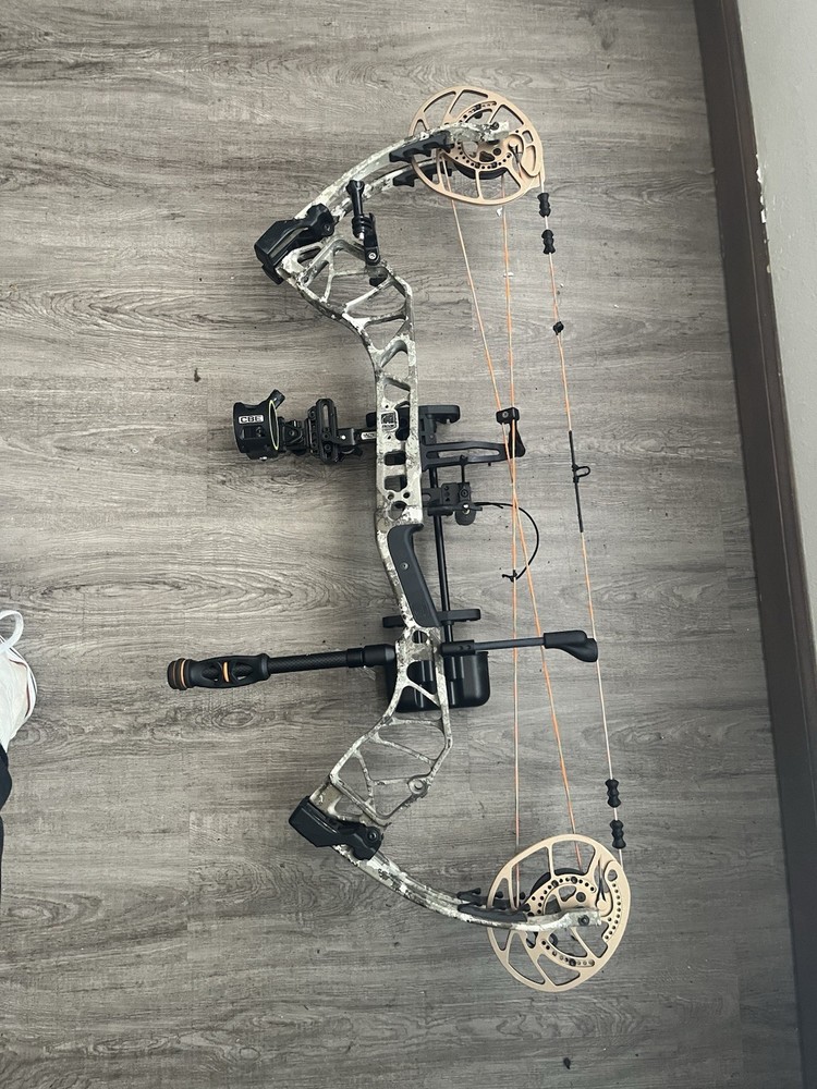 Bear Divergent eco Compound Bow