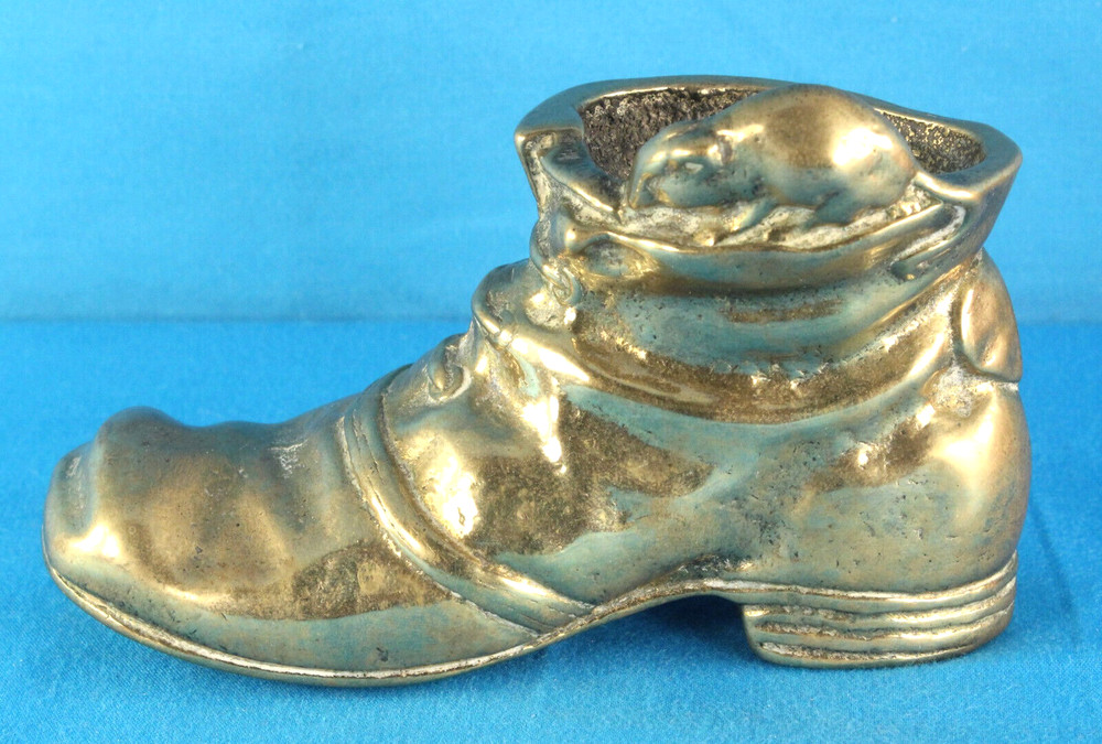 English Solid Brass Man's Tramp Shoe with Mouse on Rim