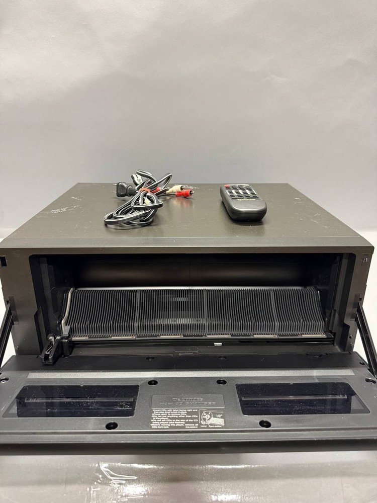 Technics SL-MC7 Compact Disc CD Changer Player w/ Remote – Works – Broken Corner