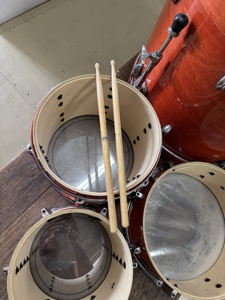 Pearl 4-piece Export Peries Drum set