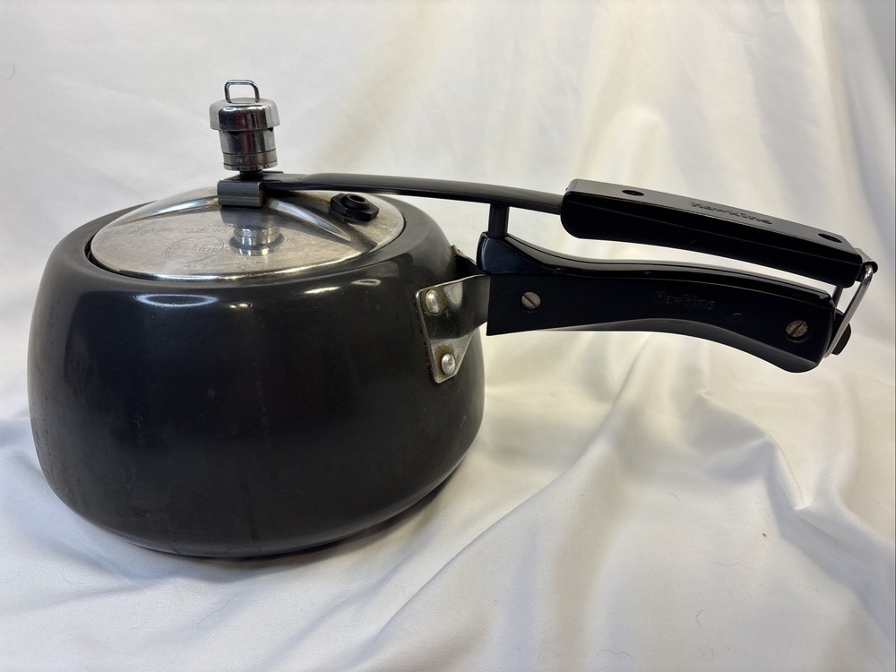 Hawkins Hard Anodized Pressure Cooker 3L Liter Locking Lid