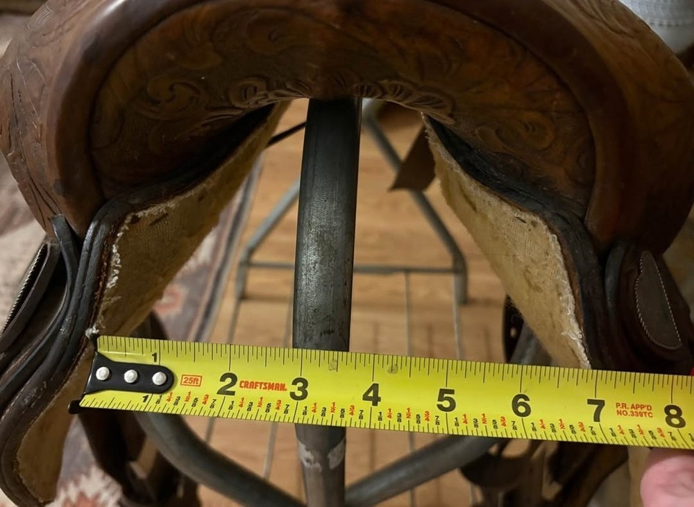 Absolutely adorable 15" Simco Heart Concho saddle 7" gullet