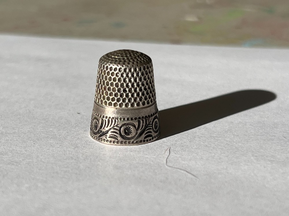 Antique Sterling Anchor Wheels & Feathers Thimble