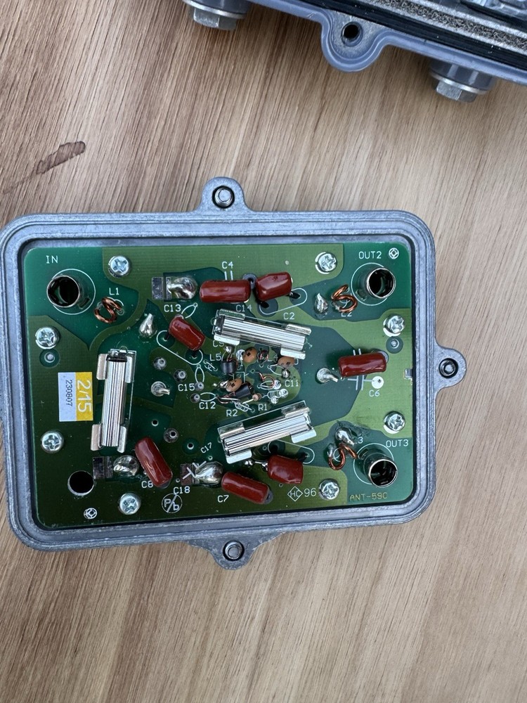 Milenium 2000 MGLSH-2F 2-Way Splitter, Line 1 GHz Bandwidth, 15 Amp