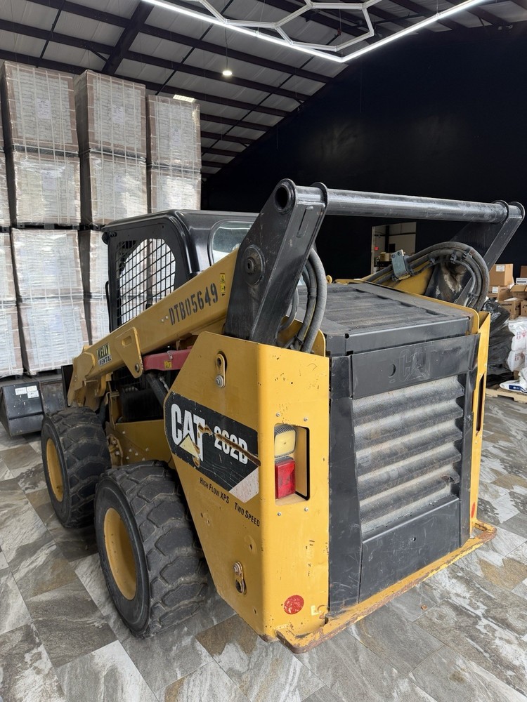 Cat Skid Steer With Attachments