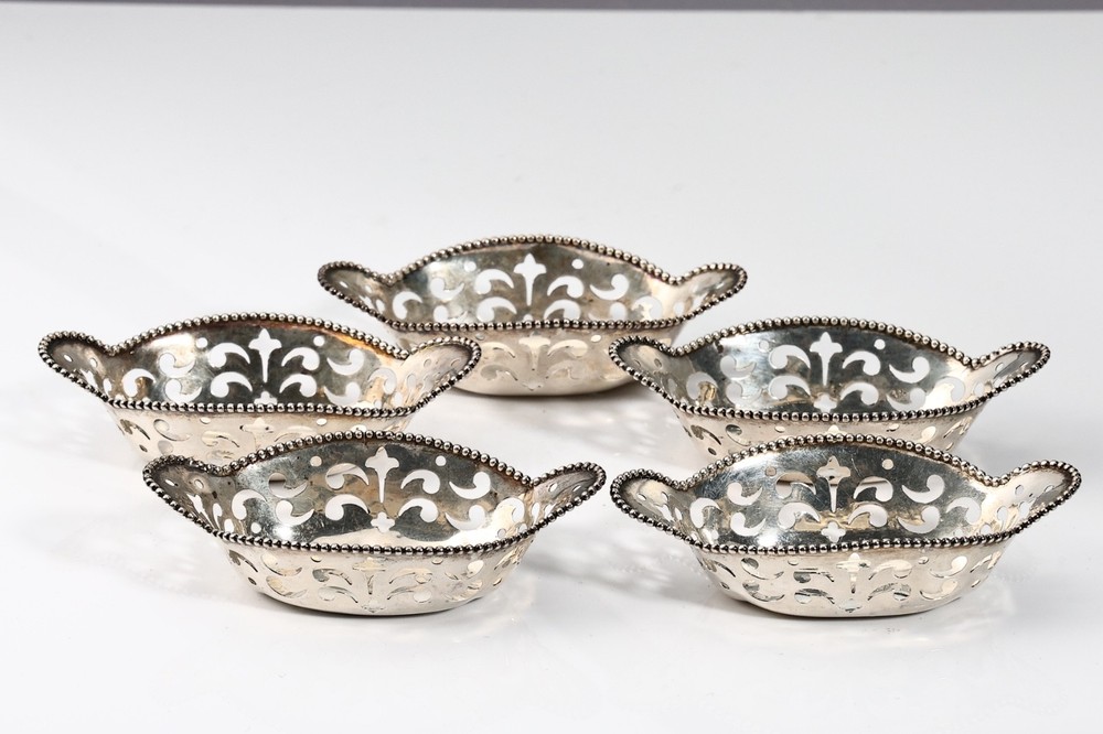 Vintage Five Gorham Sterling Silver Nut Dishes
