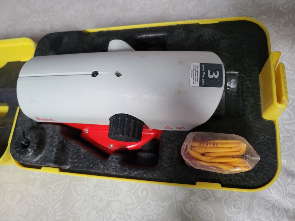 Leica NA724 Automatic Optical Level with Case Pre Owned Used