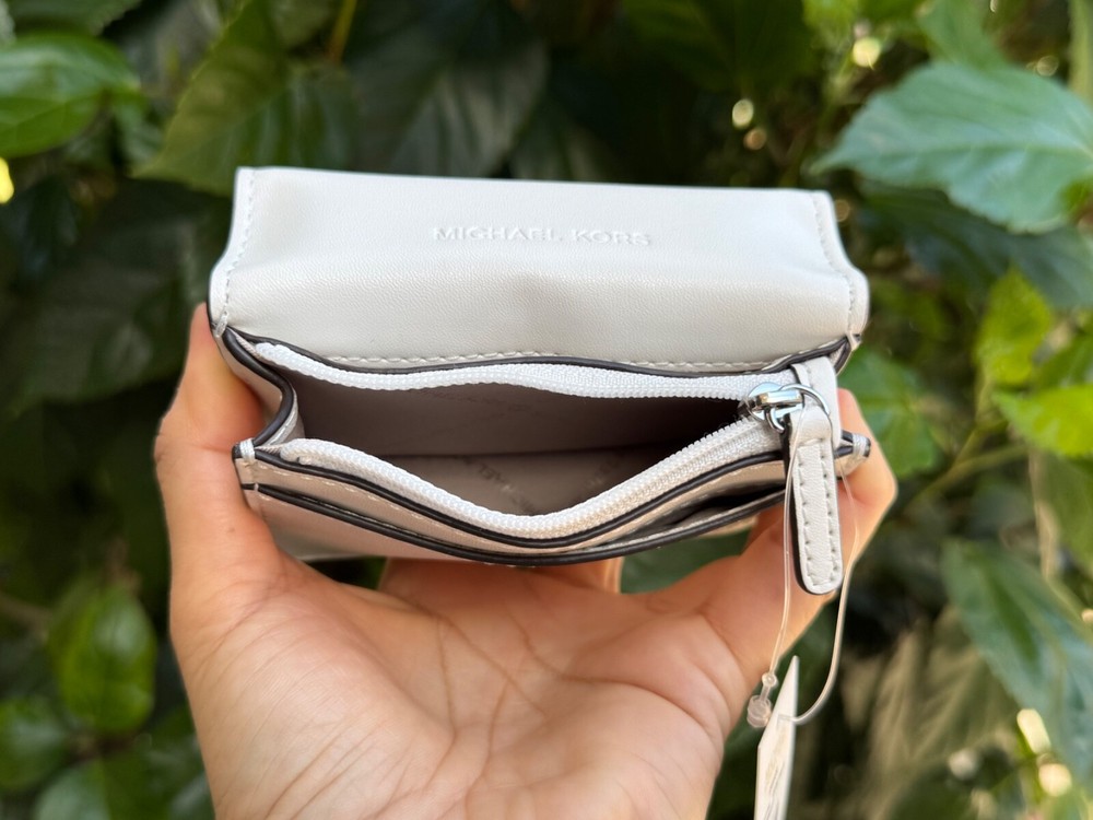 MICHAEL KORS CARSON SMALL FLAP LEATHER WALLET OPTIC WHITE/SILVER