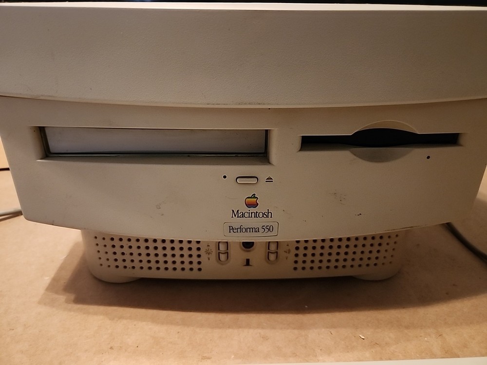 Macintosh Performa 550 W/ Keypad, Mouse And Printer! MFG August 1994 WORKS!