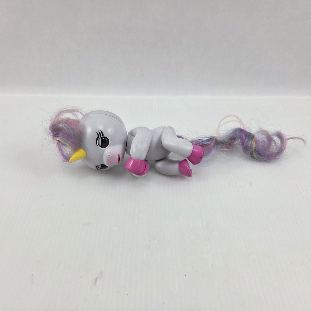Fingerlings Electronic Interactive Happy Unicorn White with Rainbow Mane