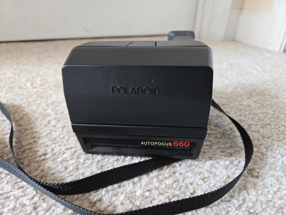 Vintage Polaroid 600 Land Camera Autofocus 660 w/ Original Strap untested