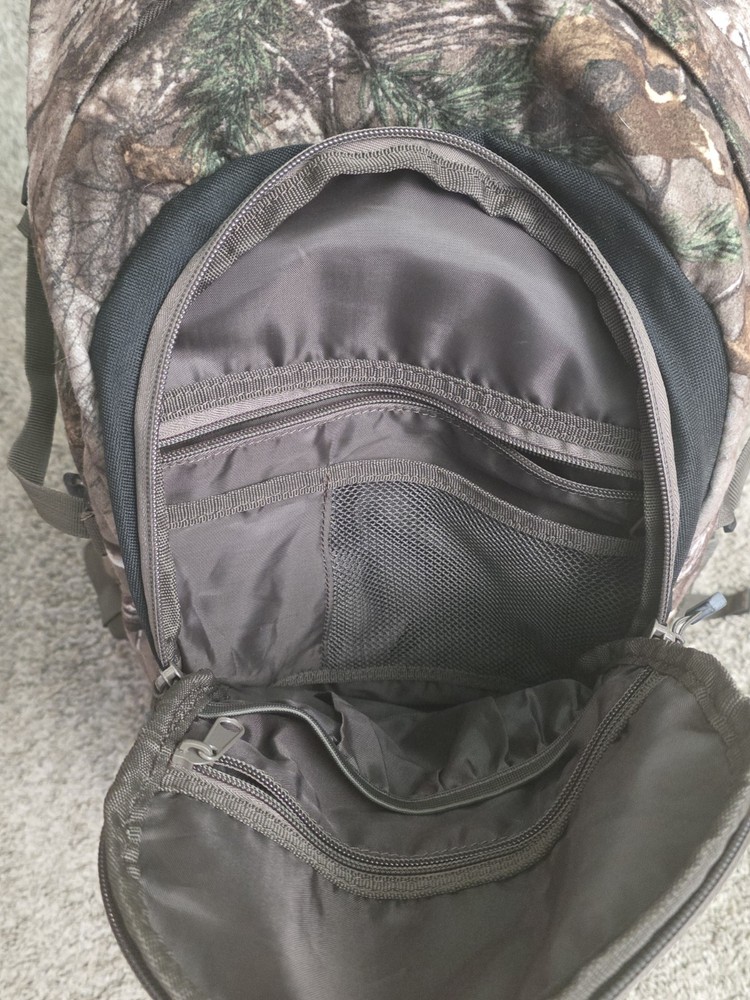 Game Winner Camouflage Hydration Backpack Tons of pockets. Rain Fly