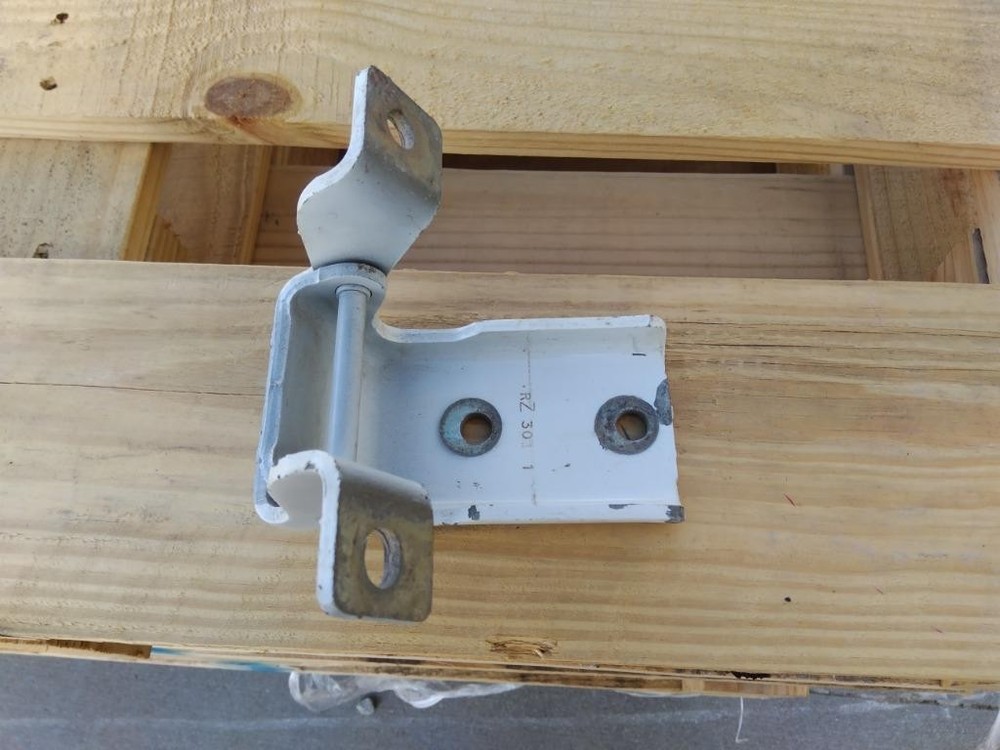 For INTERNATIONAL LT DOOR HINGE ,  MN