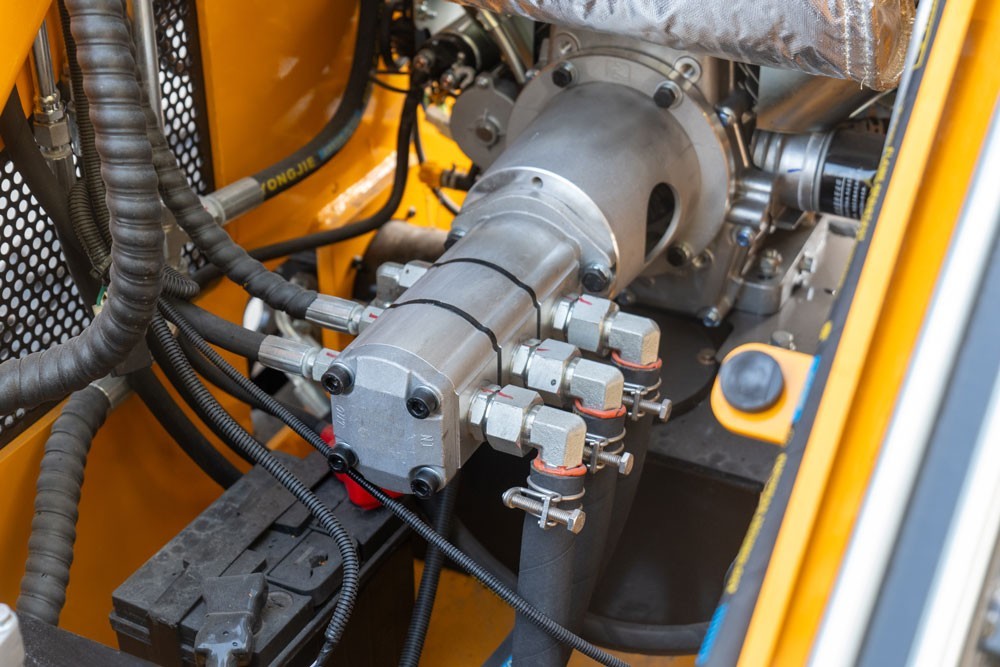 23Hp Mini Skid Steer Loader with EPA Petrol Engine Three valve Three Pump