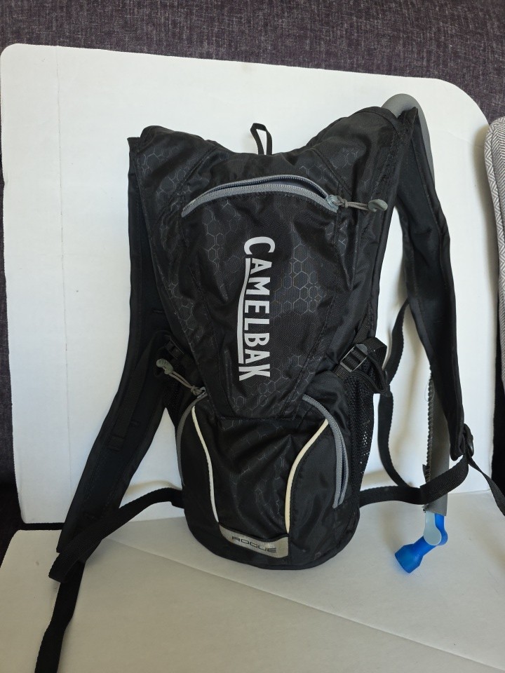 NWT Camelbak Rogue Hydration Pack Black / Silver - Run, Walk, Hike, Trek Pockets