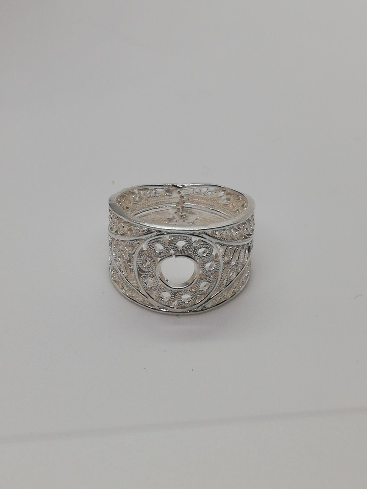 . 970 Solid Silver Women's Ring Size 8 Filigree New.