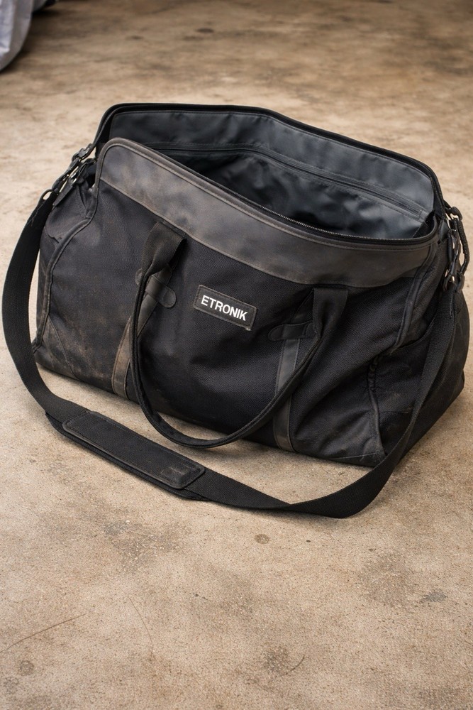 ETRONIK Black Polyester Gym Bag with Adjustable Strap and Zip Closure