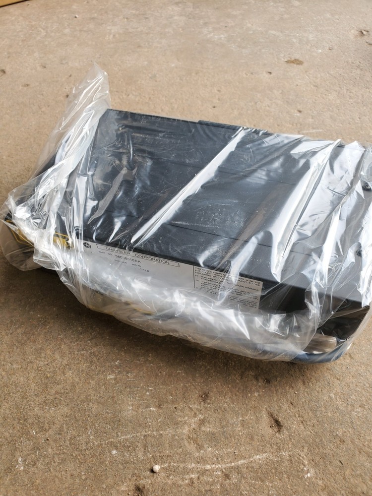 Player Kit 6 Disc CD Disk Changer Mopar 82207483, 1-82207483