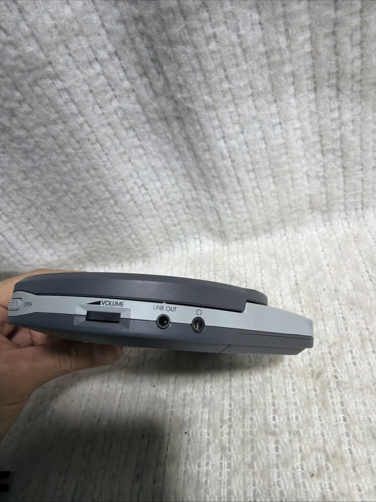 RIO VOLT SP50 PORTABLE CD MP3 PLAYER WORKS!